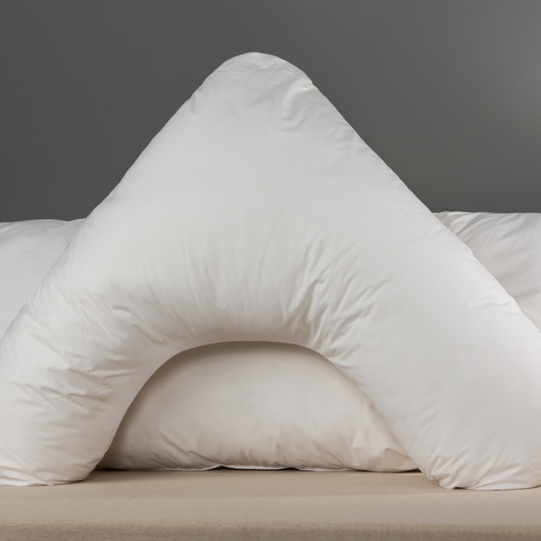 snuggledown_pillow_shop_vshape_1_.jpg